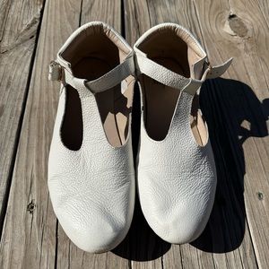 🤍🤍🤍Perfect spring womans T-strap flat!!🤍🤍🤍